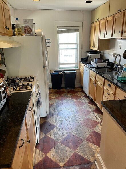 Building Photo - 712 W 28th St