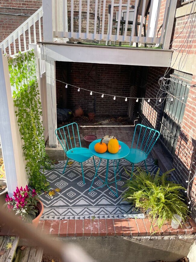 Building Photo - 200NH