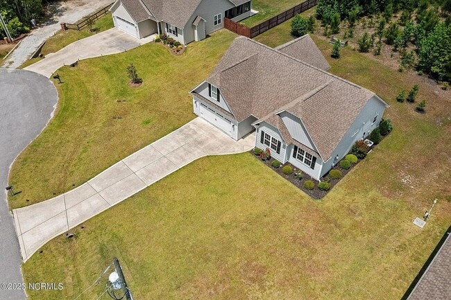Building Photo - 102 Captains Pointe