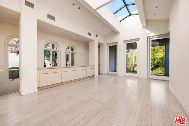 Building Photo - 1136 Calle Vista Dr