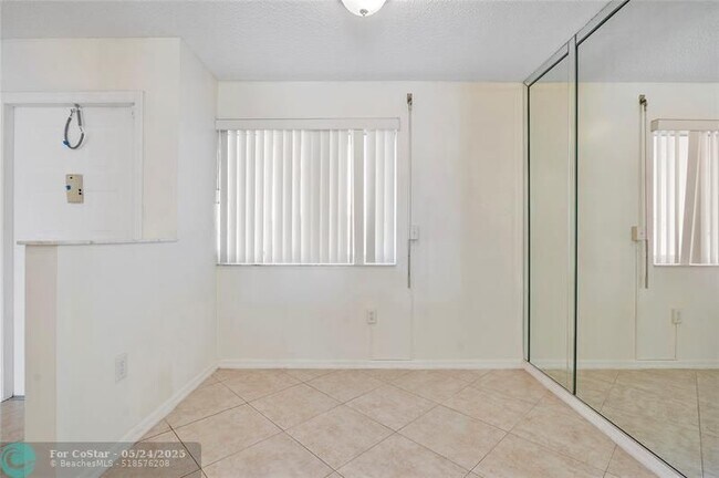 Building Photo - 7866 Trent Dr