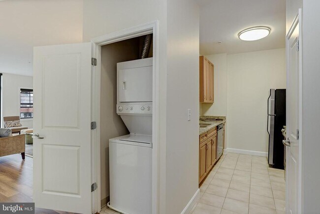 Building Photo - 1111 25th St NW