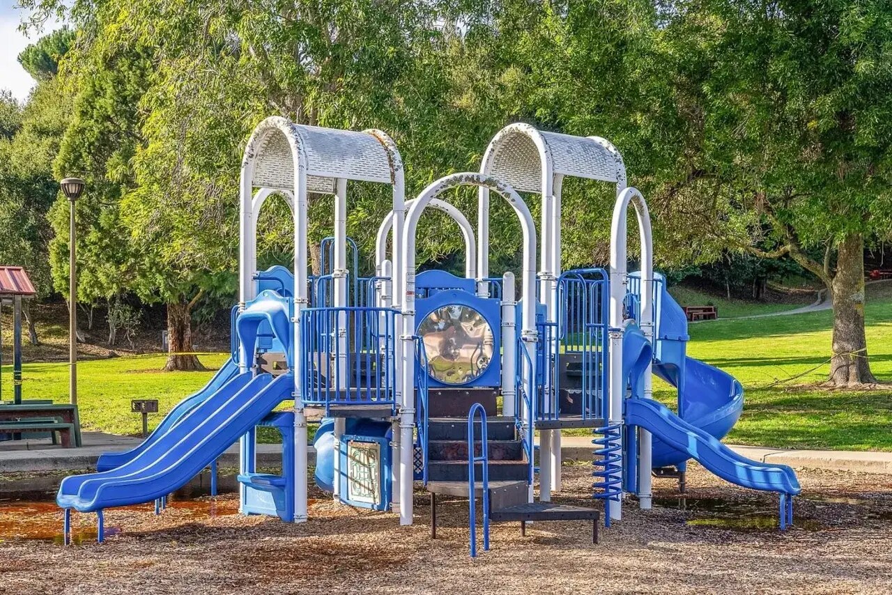 Building Photo - 5977 Skyfarm Dr