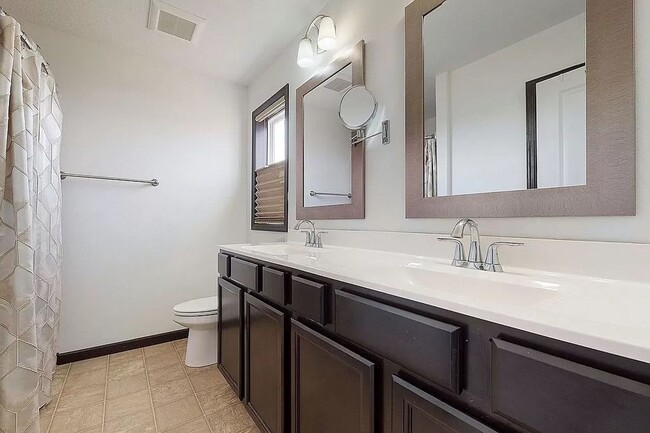 Building Photo - NE Side 2 Story -  4 Bedrooms - Linn Mar Schools - Attached Garage - New Flooring