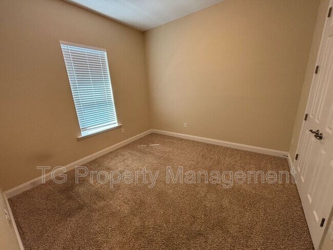 Building Photo - 157 Cloisterbane Dr