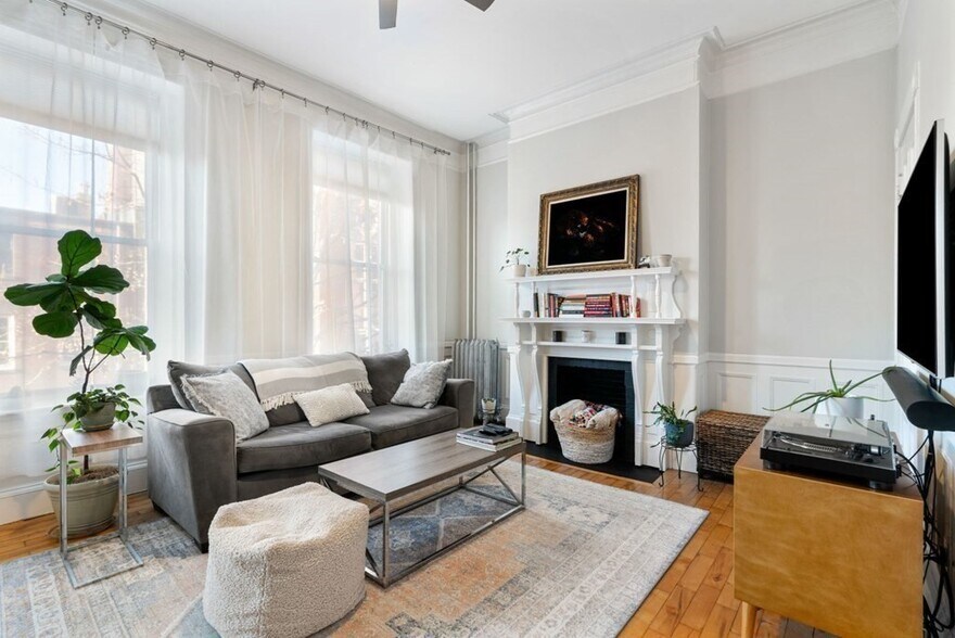 Primary Photo - 1411 Washington St