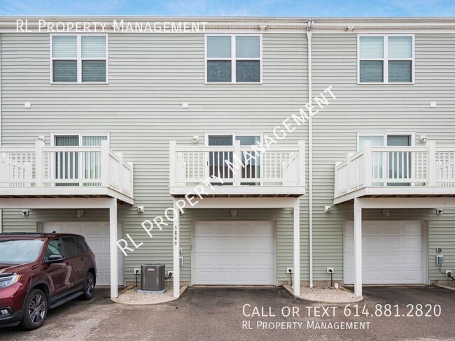 Building Photo - Immaculate 2 Bedroom/2.5 Bathroom Townhome