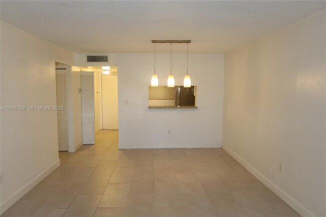 Building Photo - 10835 SW 112th Ave