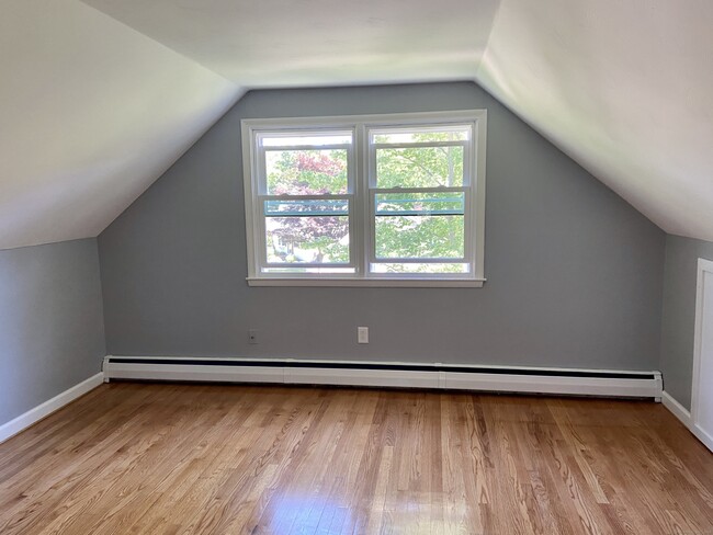 Building Photo - 94 Glenstone Dr
