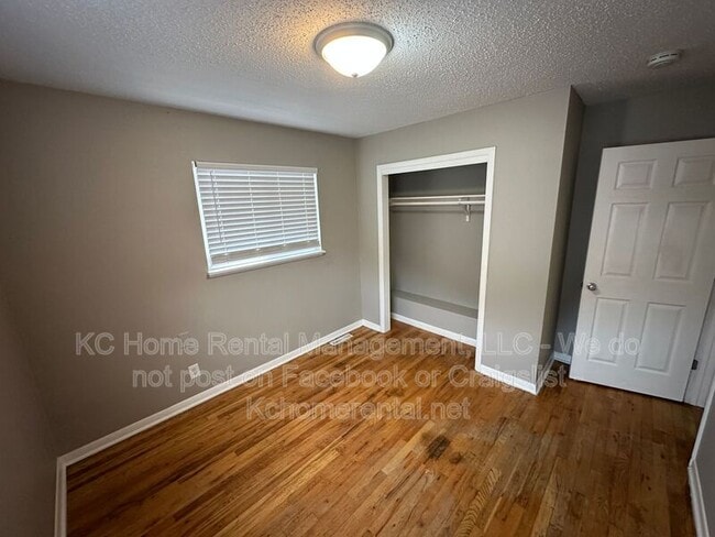 Building Photo - 304 Hill St