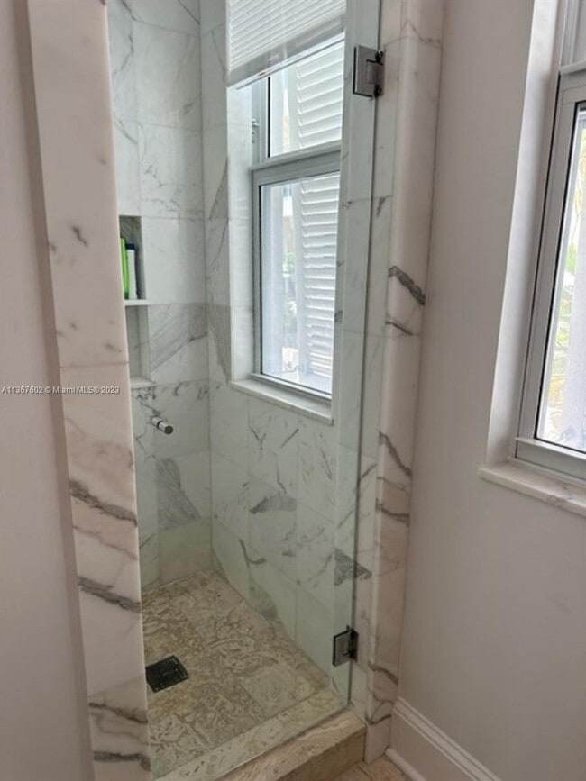 Building Photo - 645 Almeria Ave