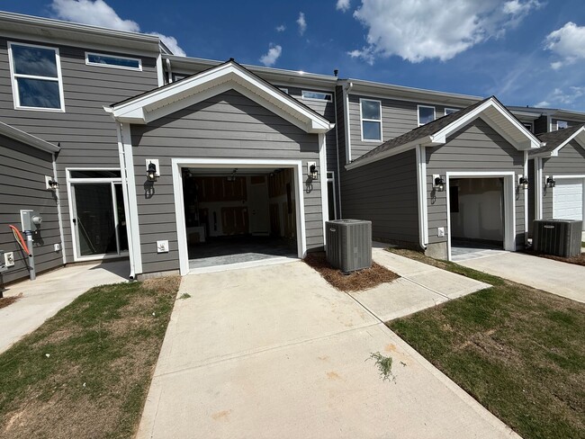 Building Photo - Brand New Townhome in Hickory Ridge School...