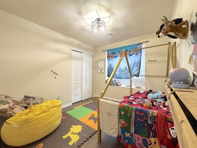Building Photo - East El Paso 3 bed Refrig A/C with Gorgeous Yard!