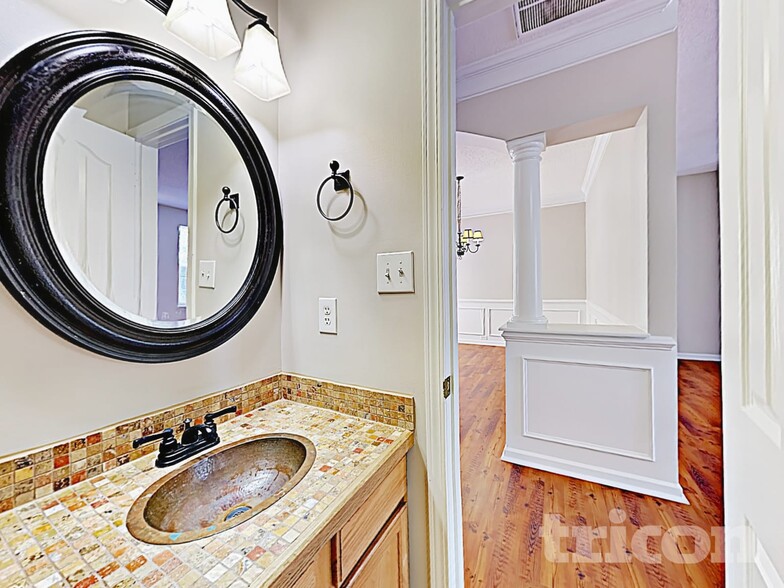 Building Photo - 5936 Briggs Dr