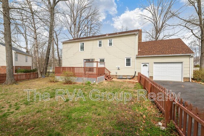 Building Photo - 1601 Lancashire Dr