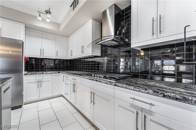 Building Photo - 2555 Hampton Rd