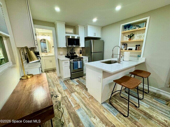 Building Photo - 208 Seminole Ave W