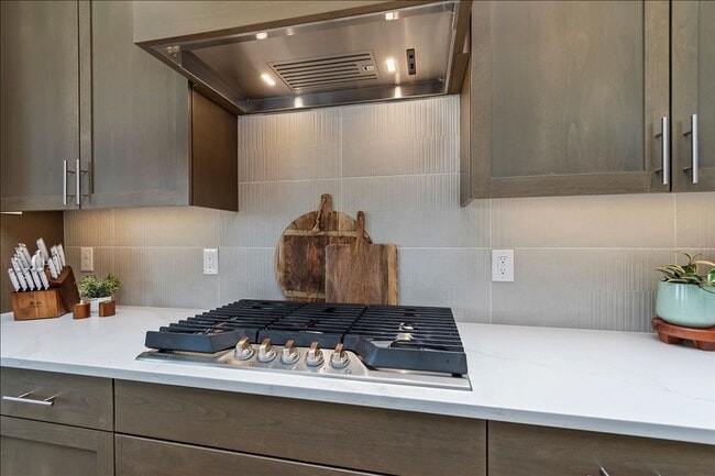 Building Photo - Custom Model Home on the Meridian Bluff