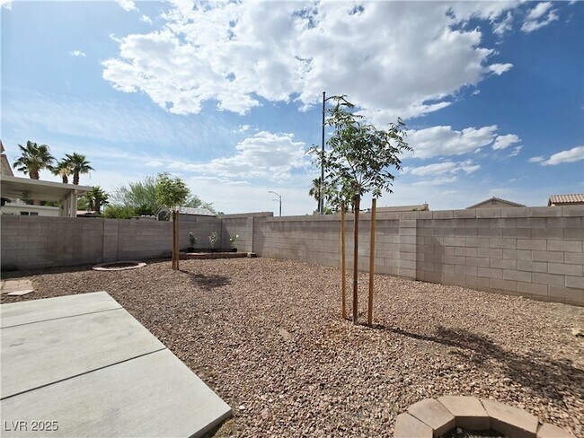 Building Photo - 728 Ribbon Grass Ave