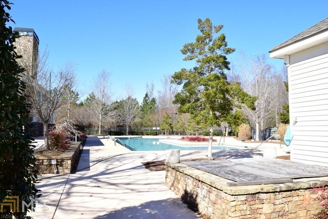 Building Photo - 11 Brookview Dr