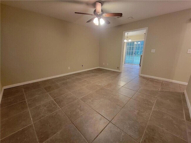 Building Photo - 609 Cottonwood St