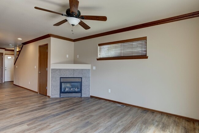 Building Photo - 3 Bedroom, 2.5 Bath Island Place Townhome