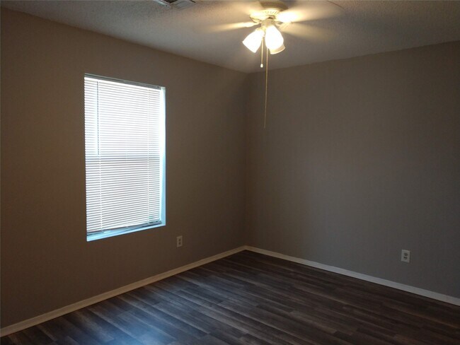 Building Photo - 1902 Laura Ln