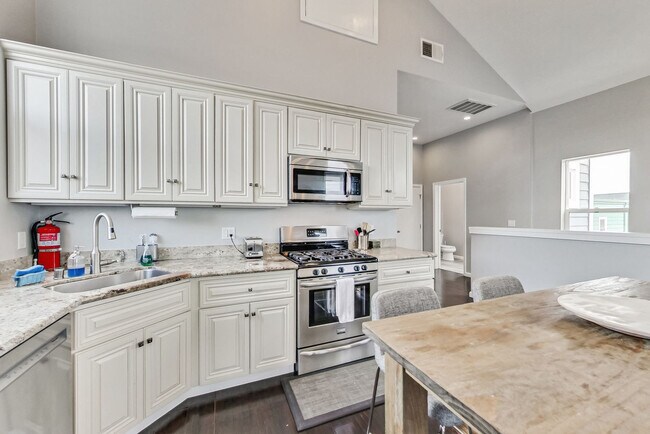 Building Photo - 1608 14th St