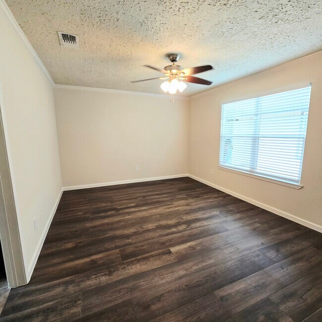 Building Photo - 14211 Sylvia Dr