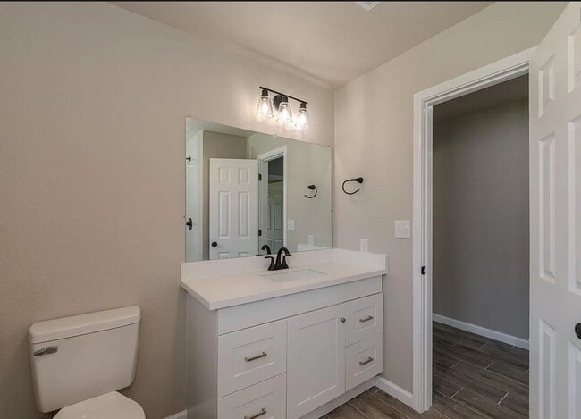 Building Photo - 3828 Anderson Villa