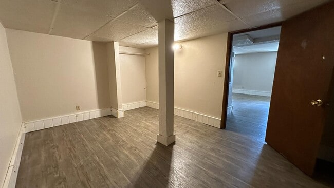 Building Photo - 305 N Bloomington St