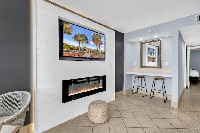 Building Photo - 647 N Creekside Dr