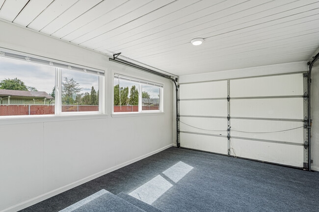 Building Photo - 4802 S 73rd St
