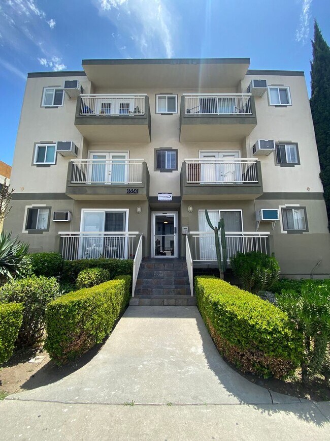 Interior Photo - 6556 Lamirada Ave