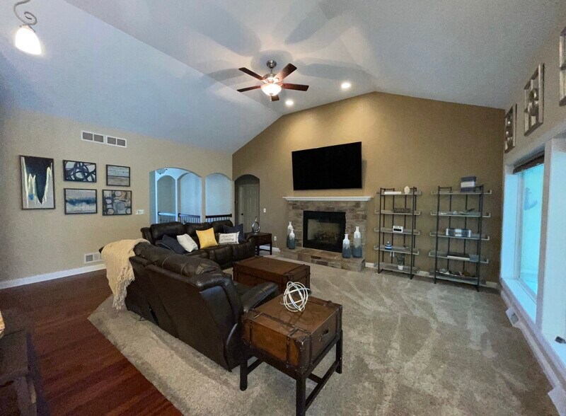 Building Photo - W209N11385 Reger Ct