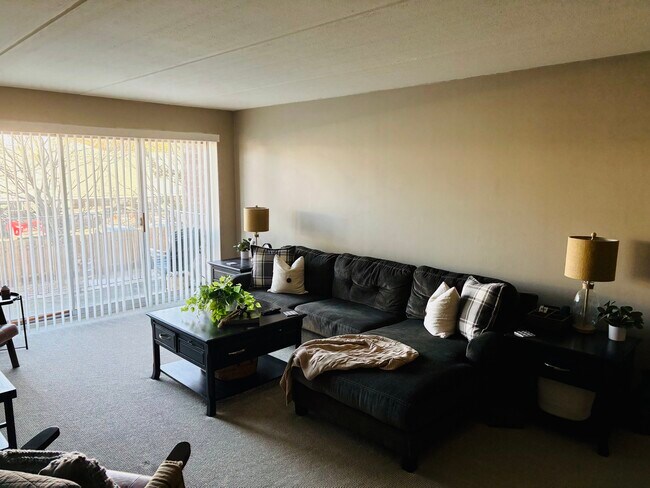 Building Photo - 5125 Blodgett Ave