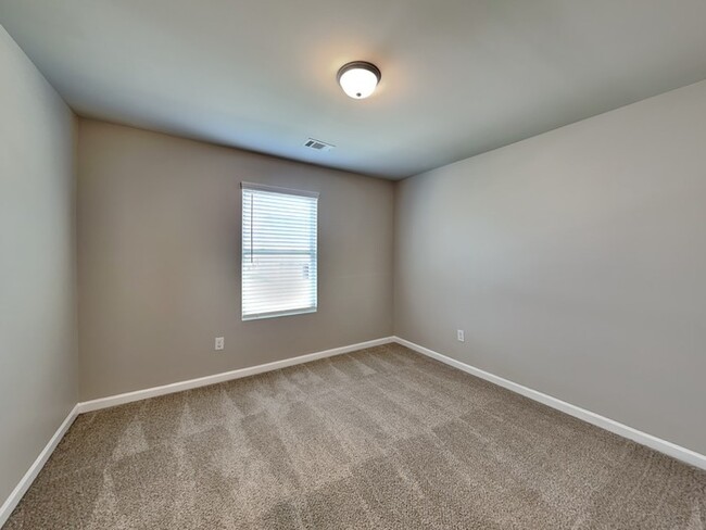Building Photo - One Month FREE Move-in Special!