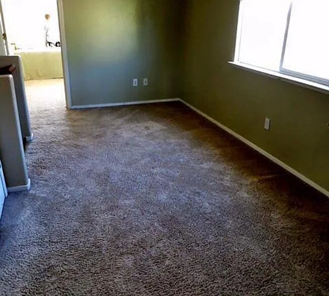 Building Photo - Your Next Home in One of Roseville’s Most Desired Neighborhoods!