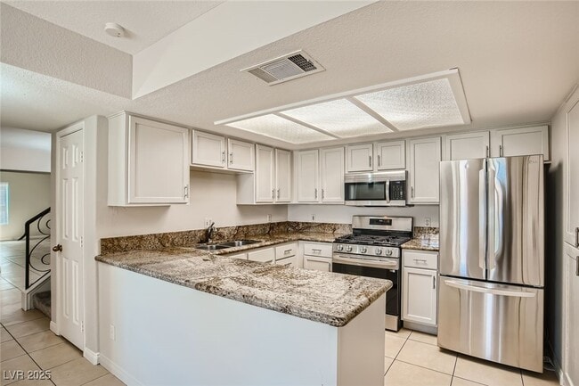 Building Photo - 7705 Wolf Creek Rd