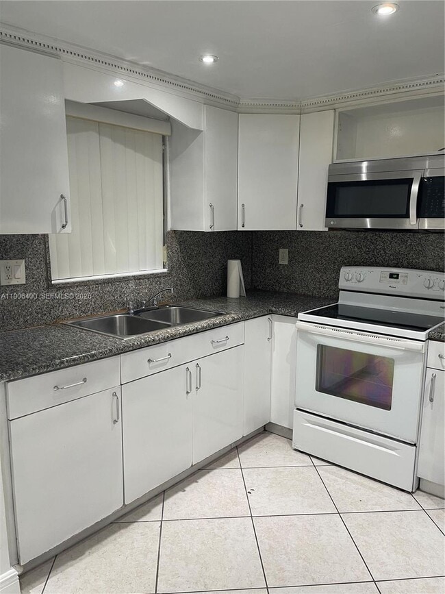 Building Photo - 7505 SW 82nd St