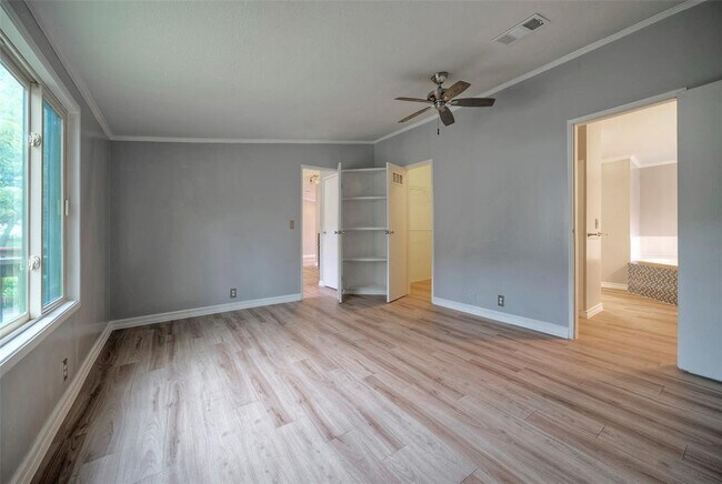 Building Photo - 125 Queen Anne Cir
