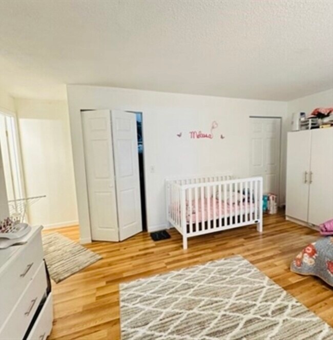 Building Photo - 8 Shadowbrook Ln