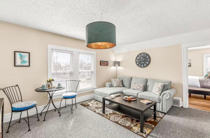 Building Photo - 429 W Ann Arbor Trl