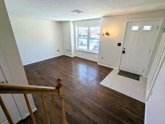 Building Photo - 107 Franklin St Ext