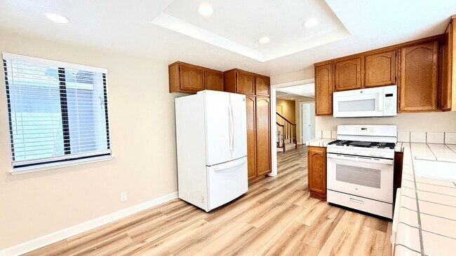 Building Photo - 1100 Sunshine Cir