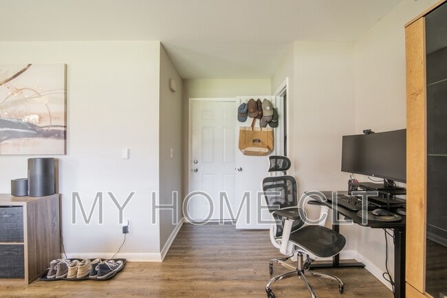 Building Photo - 4605 Coronado Dr