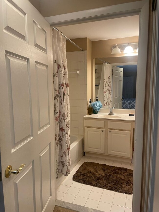 Building Photo - Coming soon! Ground level condo in Lake Heron