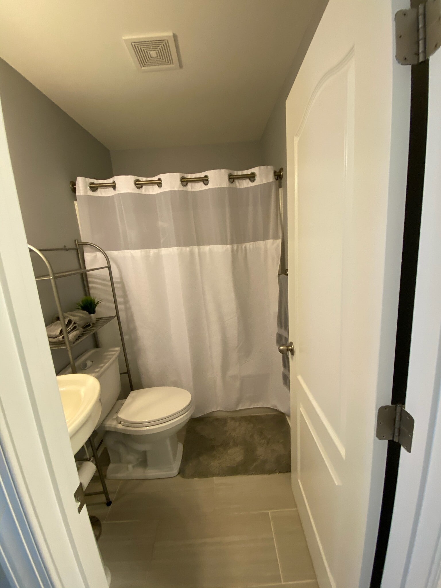 Hallway bathroom - 965 Old Annapolis Neck Rd