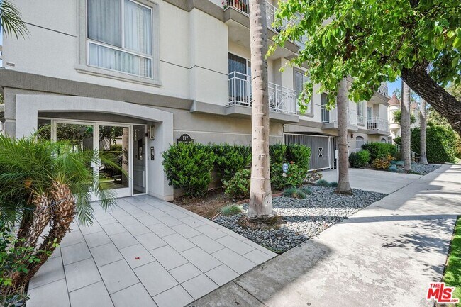 Building Photo - 117 S Clark Dr