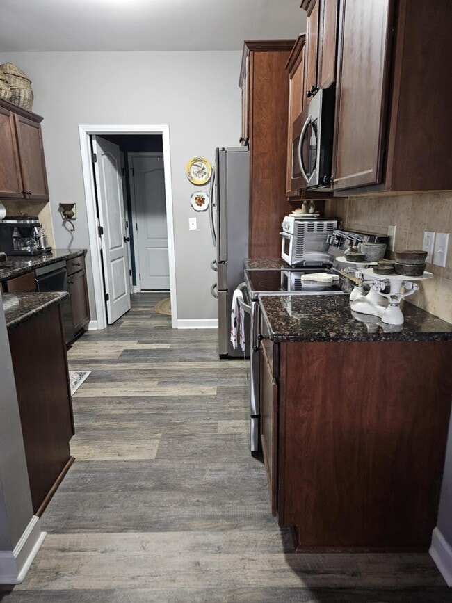 Building Photo - 307 First Post Rd